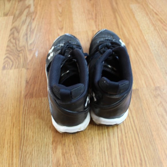 Under Armour Cleats - Picture 4 of 5